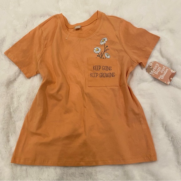 Messy Bun Just Chillin T-Shirt - Picture 1 of 5
